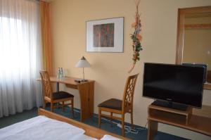 TV a/nebo společenská místnost v ubytování Alte Post - Hotel Am Rhein-Ufer Laufenburg
