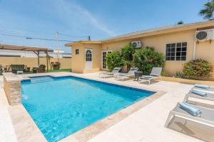 Πισίνα στο ή κοντά στο Blue Star Aruba Villa