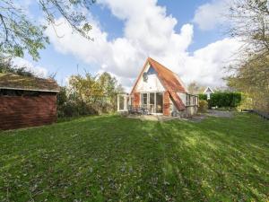 Zahrada ubytování Holiday Home near Groote Keeten Beach