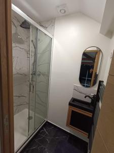 Ένα μπάνιο στο Nid de charme pour soirée romantique