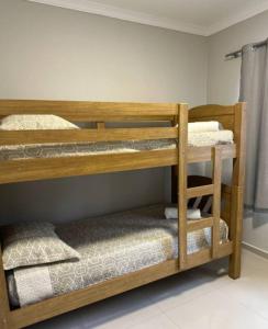 Ένα ή περισσότερα κρεβάτια σε δωμάτιο στο Conforto em Foz Apartamento Central com Tudo ao Seu Alcance