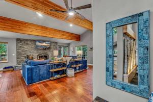 Φωτογραφία από το άλμπουμ του Upscale Incline Village Home with Hot Tub & Sauna σε Incline Village