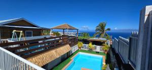 Bazén v ubytování Sous le soleil de la Reunion nebo v jeho okolí