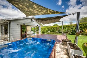 Kolam renang di atau dekat dengan Sunny Oasis - Havelock North Retreat