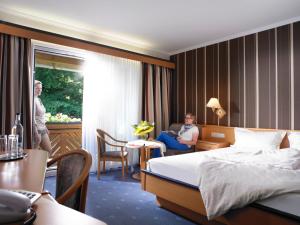 Ένα ή περισσότερα κρεβάτια σε δωμάτιο στο Waldhotel Kurfürst