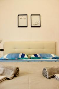 Postel nebo postele na pokoji v ubytování Pietro Apartment Fiera