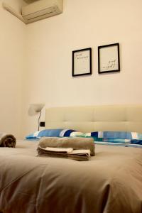 Postel nebo postele na pokoji v ubytování Pietro Apartment Fiera