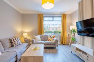 พื้นที่นั่งเล่นของ Stylish Two Bedroom Apartment with Private Parking