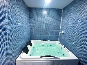 Un baño de The Victory Hotel