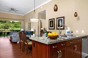Kép KBM Resorts FREE CAR Honua Kai Konea Ground Floor 2-Bedroom Condo with Easy Pool Access HKK-140 szállásáról Kaanapaliban a galériában