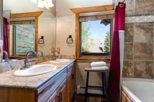 a bathroom with two sinks and a tub and a window at KBM Resorts Timber Wolf Lodge Mountain Elegance with Gas Fireplace Common Hot Tubs Near Canyons Village TWL-5b in Park City +34 photos