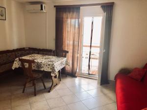 Ein Sitzbereich in der Unterkunft Apartments Kate