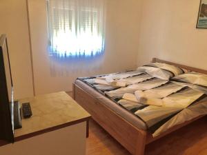 Ein Bett oder Betten in einem Zimmer der Unterkunft Apartments Kate