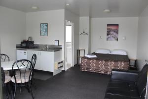 Kuchyň nebo kuchyňský kout v ubytování Sierra Beachfront Motel