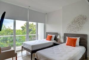 תמונה מהגלריה של Penthouse with Beach Acces and Golf course באקומל