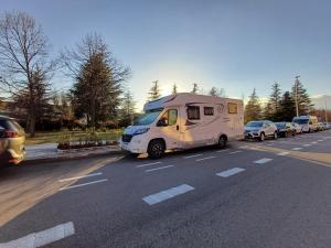 Fotografie z fotogalerie ubytování Autocaravana de lujo Elnagh v destinaci Madrid