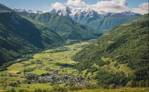 an aerial view of a valley in the mountains at Escapade Montagne en Famille, appartement cosy avec piscine couverte in Bielle