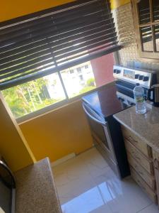 Eldhús eða eldhúskrókur á Sunset condos getaway In Ocho Rios
