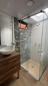 a bathroom with a glass shower and a sink at Lindos Apartamentos con Terraza in Manizales +32 photos