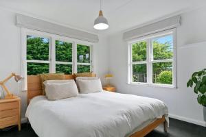 Postel nebo postele na pokoji v ubytování Taupo Hidden Gem