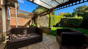Zahrada ubytování Maiden Lane, Crawley Spacious 3BR with Private Patio, great for long stays, contractors
