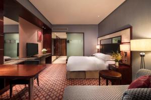 Postel nebo postele na pokoji v ubytování Crowne Plaza Wuxi City Center