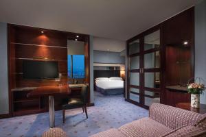 Postel nebo postele na pokoji v ubytování Crowne Plaza Wuxi City Center