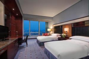 Postel nebo postele na pokoji v ubytování Crowne Plaza Wuxi City Center