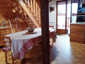 a kitchen with a table with a white table cloth at Chalet spacieux 3 pièces avec parking et jardin - FR-1-593-122 in Les Angles