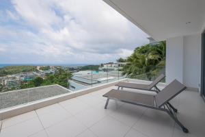 Balkoni atau teres di Kata Beach TheView luxurious Condonomium