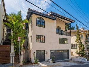 Budova, kde se vila nachází