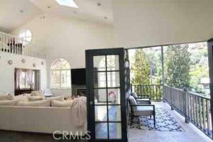 Postel nebo postele na pokoji v ubytování Stunning Mediterranean Mansion in Laurel Canyon