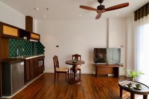 Kuchyň nebo kuchyňský kout v ubytování Maison Nhã 17 Tôn Thất Thiệp + 22 fotografií