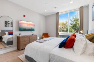 a bedroom with a large bed and a large window at King Bed - Stunning Pier Views - Near Fishtown in Philadelphia