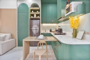 Η κουζίνα ή μικρή κουζίνα στο Calisee Villa by Kozystay - Denpasar