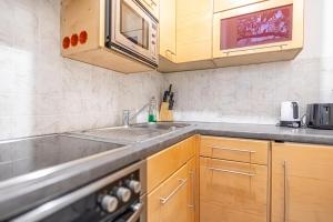 Kép Cozy 1BR - Perfect for Long Stays szállásáról Bécsben a galériában