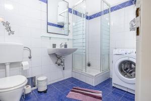 Kép Cozy 1BR - Perfect for Long Stays szállásáról Bécsben a galériában