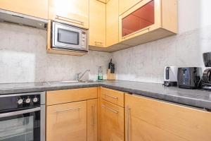 Kép Cozy 1BR - Perfect for Long Stays szállásáról Bécsben a galériában