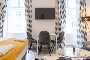 Kép Cozy 1BR - Perfect for Long Stays szállásáról Bécsben a galériában