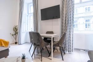 Kép Cozy 1BR - Perfect for Long Stays szállásáról Bécsben a galériában