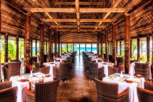Restaurace v ubytování Sheraton Samoa Beach Resort