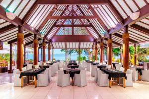 Restaurace v ubytování Sheraton Samoa Beach Resort