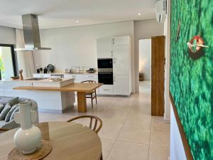 Cucina o angolo cottura di Turquoise Appart standing 2Ch Sdb, proche plages