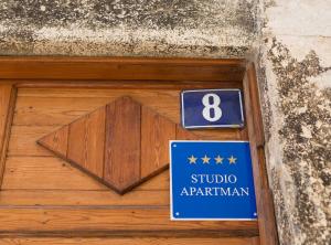Certifikát, ocenenie alebo iný dokument vystavený v ubytovaní Chic and Charming Krk Downtown Apartments