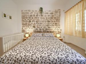Posteľ alebo postele v izbe v ubytovaní Chic and Charming Krk Downtown Apartments
