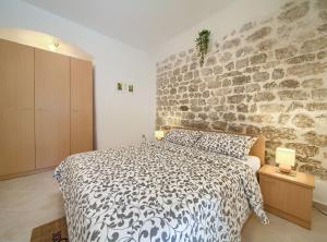 Posteľ alebo postele v izbe v ubytovaní Chic and Charming Krk Downtown Apartments
