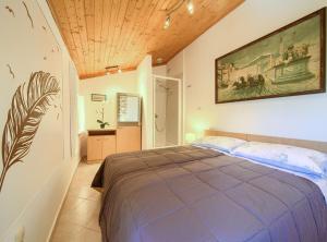 Posteľ alebo postele v izbe v ubytovaní Chic and Charming Krk Downtown Apartments