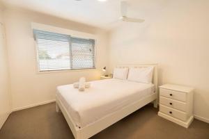 Ένα ή περισσότερα κρεβάτια σε δωμάτιο στο Family-Friendly Retreat with Pool & Spacious Living +13 φωτογραφίες