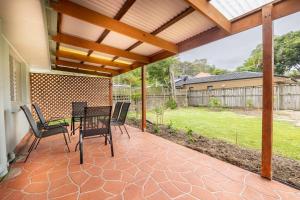 Κήπος έξω από το Family-Friendly Retreat with Pool & Spacious Living