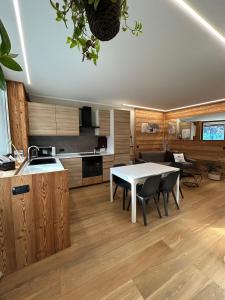 Kuchyň nebo kuchyňský kout v ubytování Residenze Vezza - Il Larice -